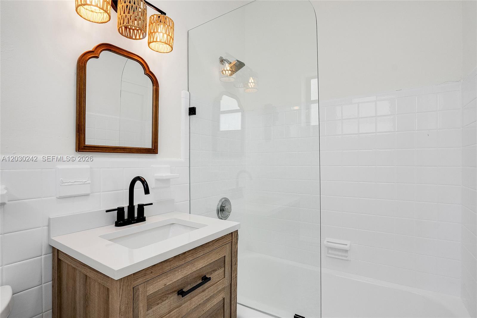 MARSEILLES DECO CONDO - Residential Lease