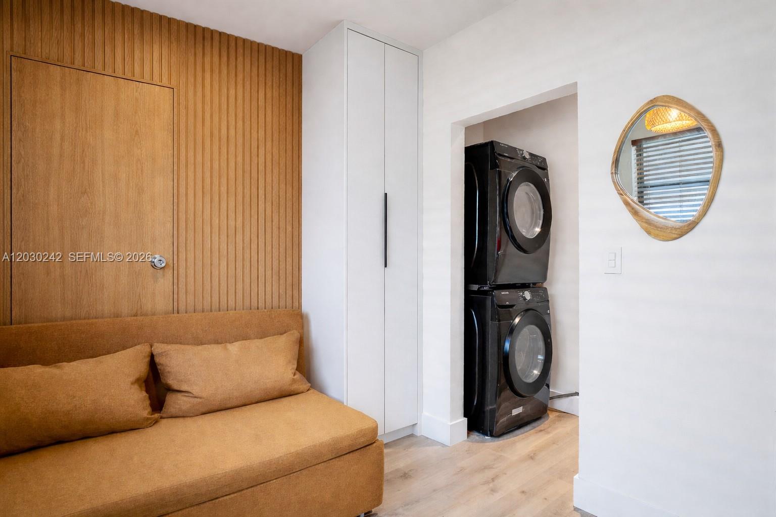 MARSEILLES DECO CONDO - Residential Lease