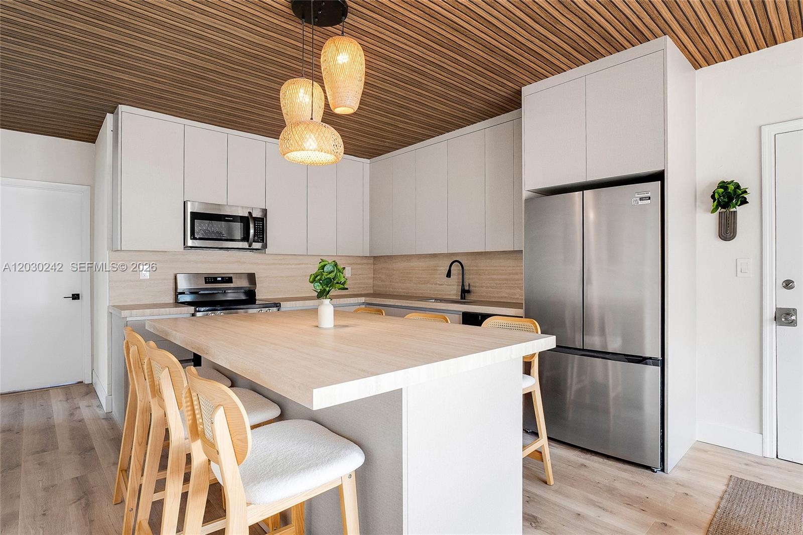 MARSEILLES DECO CONDO - Residential Lease
