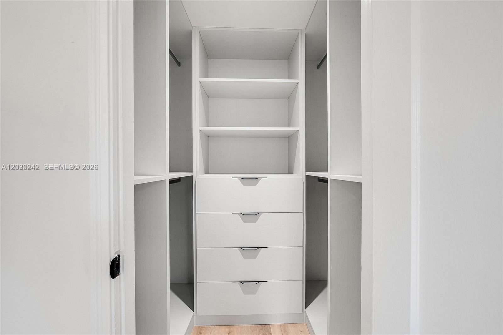 MARSEILLES DECO CONDO - Residential Lease