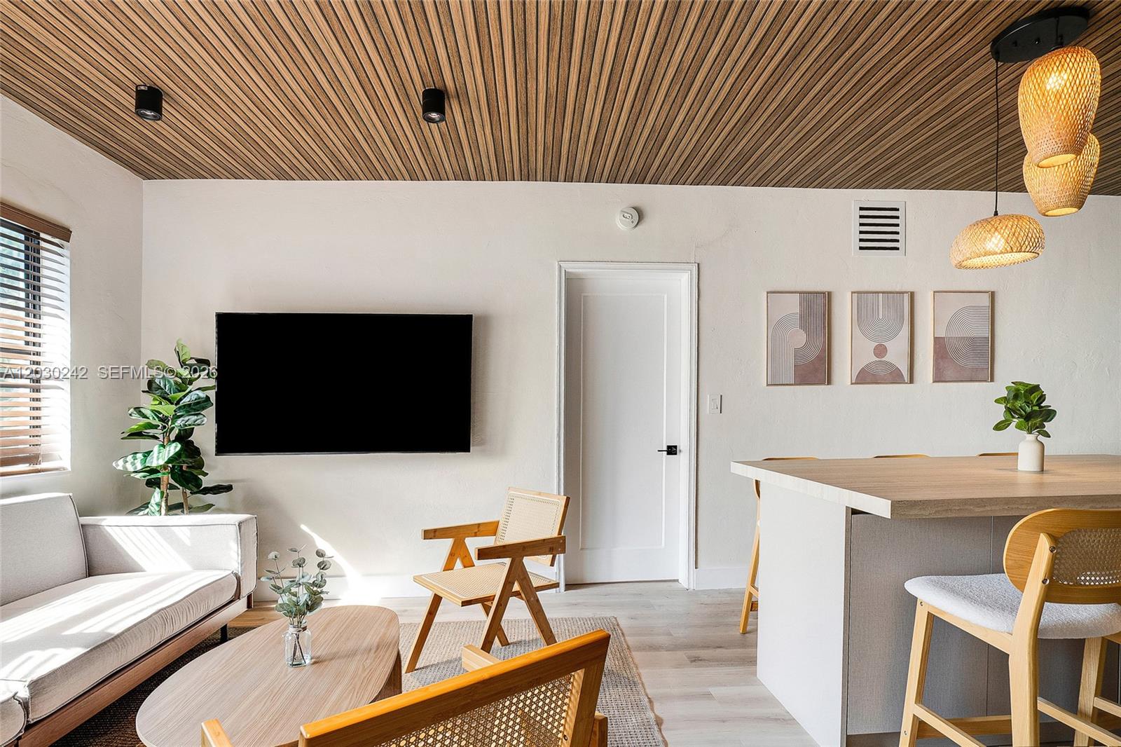 MARSEILLES DECO CONDO - Residential Lease