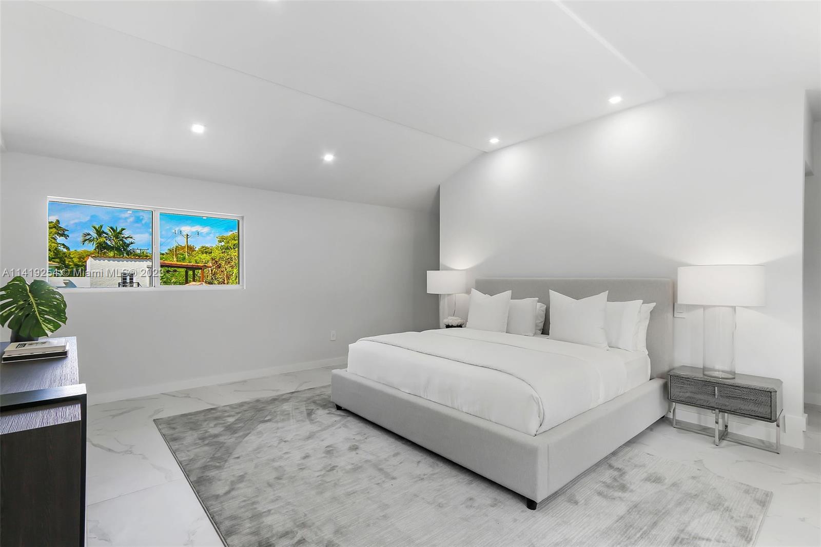 C GABLES COUNTRY CLUB SEC - Residential