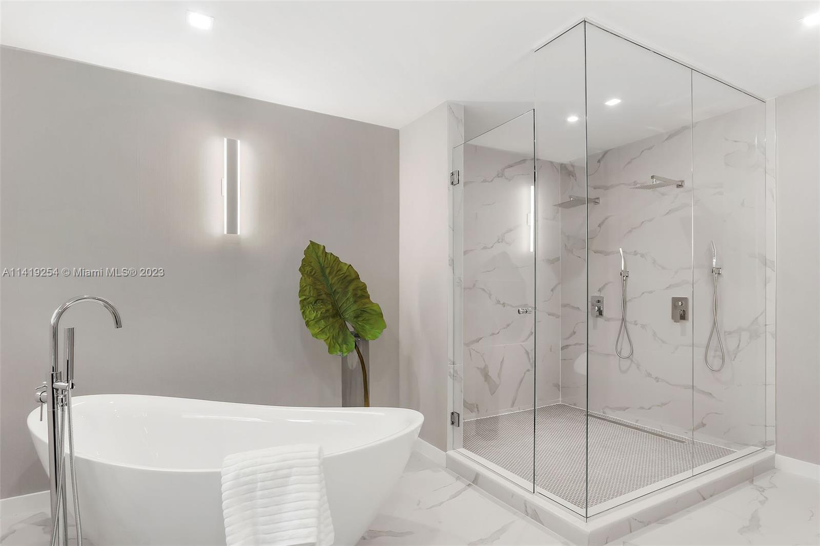 C GABLES COUNTRY CLUB SEC - Residential