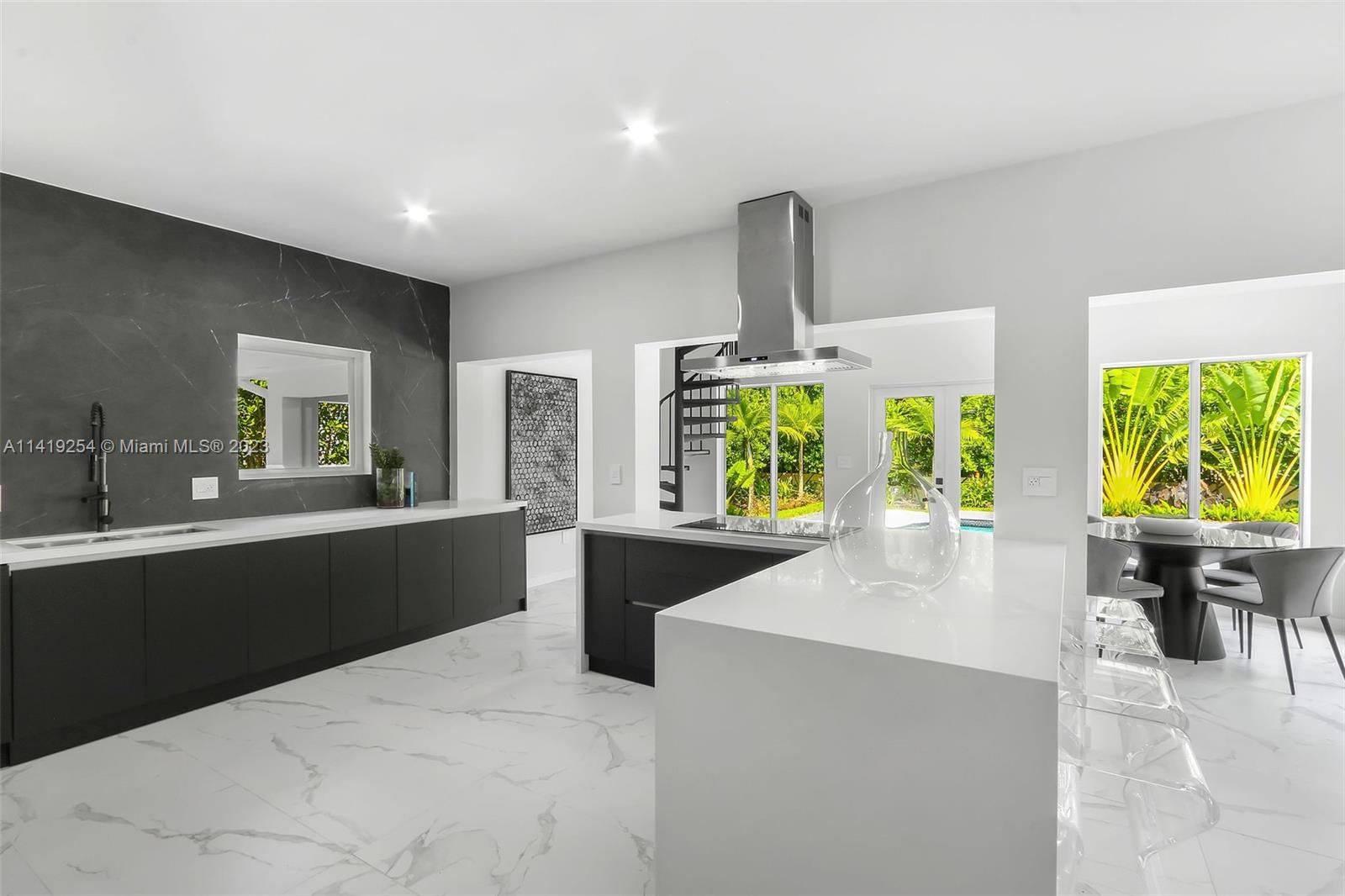 C GABLES COUNTRY CLUB SEC - Residential