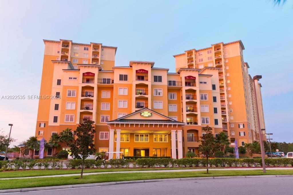 Unit in one of Orlando's best and most visited resorts. This 2-bedroom, 2-bathroom unit is located in Orlando's most popular tourist area, very close to the theme parks. Don't miss this opportunity! Motivated seller.