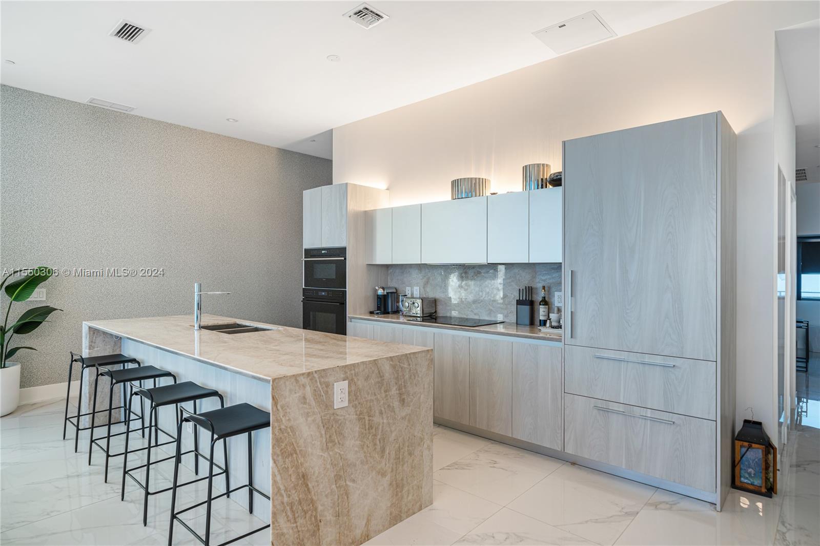 GRAN PARAISO CONDO - Residential