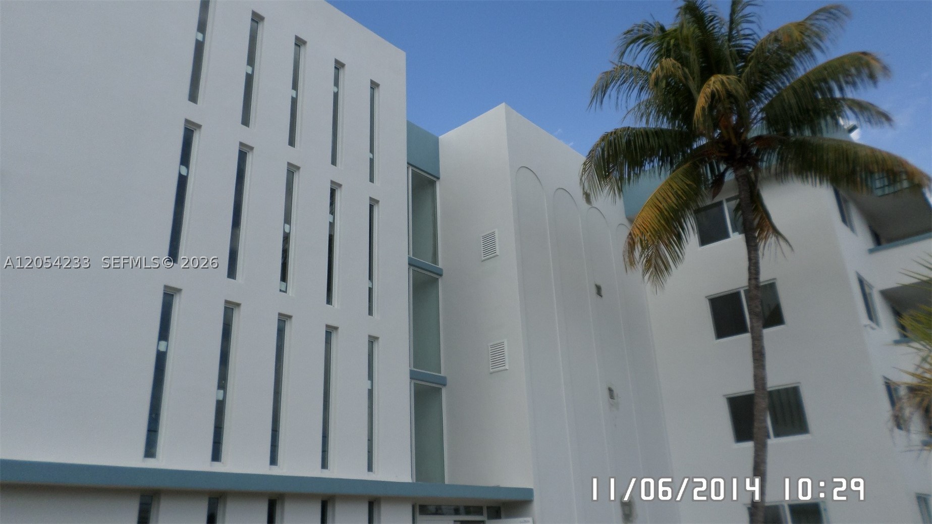 HUGE 1 BEDROOM 1 ASSIGNED PARKING SPACE,  SOME PETS ARE WELCOME WITH ANNUAL NON REFUNDABLE PET FEE.ASKING FOR 1ST MONTH, SECURITY DEPOSIT AND LAST MONTH IN 6 TIMES, 1ST TIME AT THE MOVE IN
RAPID APPROVAL IF WELL DOCUMENTED ( RENTAL APPLICATION TO FILL OUT IN ATTACH)