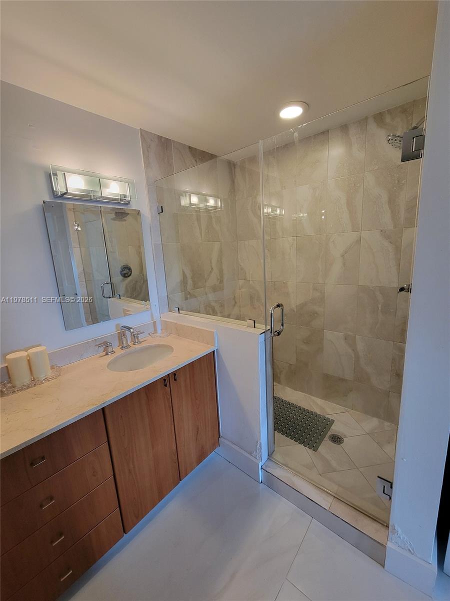 PUERTA DE PALMAS CONDO - Residential