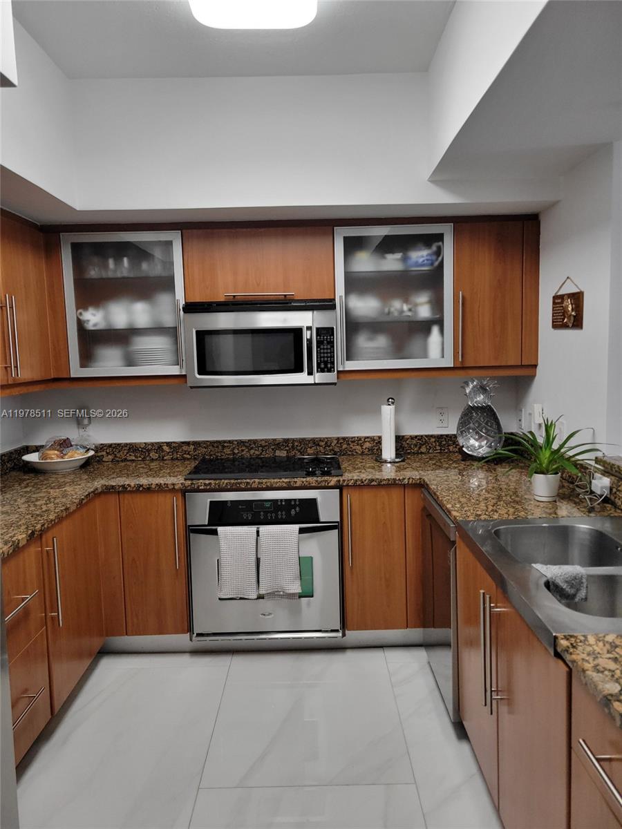 PUERTA DE PALMAS CONDO - Residential