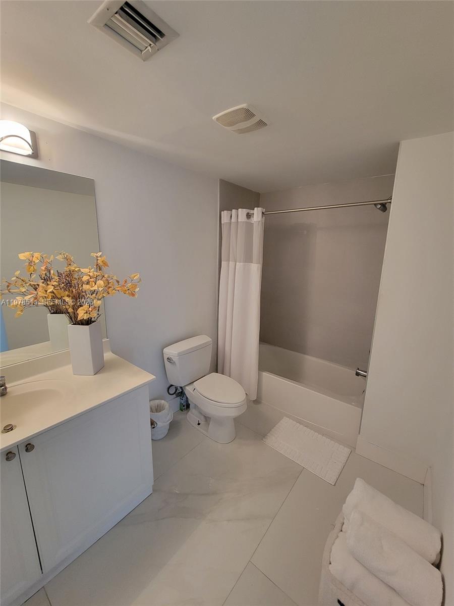 PUERTA DE PALMAS CONDO - Residential