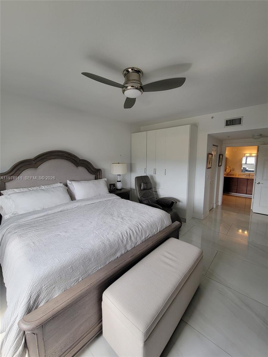 PUERTA DE PALMAS CONDO - Residential