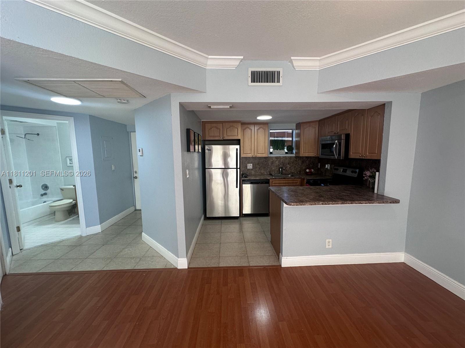 INVESTORS! PRICE TO SELL this 1-bedroom,1-bathroom in the last floor with great views and privacy. Features In-Unit Washer&Dryer, ample Master Bedroom, Full kitchen, 2 parking spots. Tenant until March2027 generating good investment return. Las Vistas is a condo located in Downtown Doral and is a gated community. Enjoy access to amenities, boasting 4 Pools, 3 Tennis courts, a Racket Ball court, Gym, Clubhouse & free services like Freebee & Fumigation.  Low HOA & Pet Friendly.