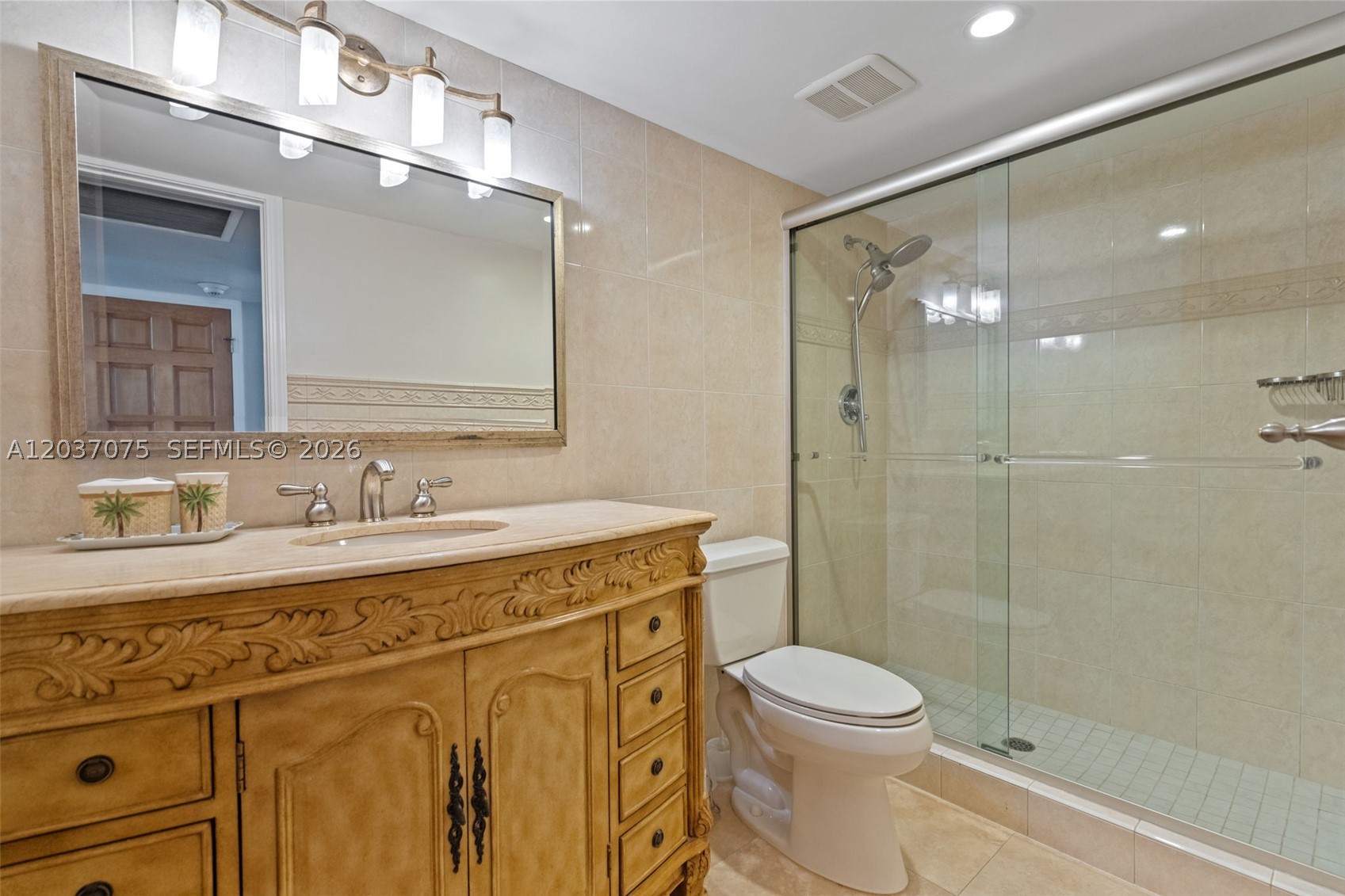 VENETIAN CONDO - Residential Lease