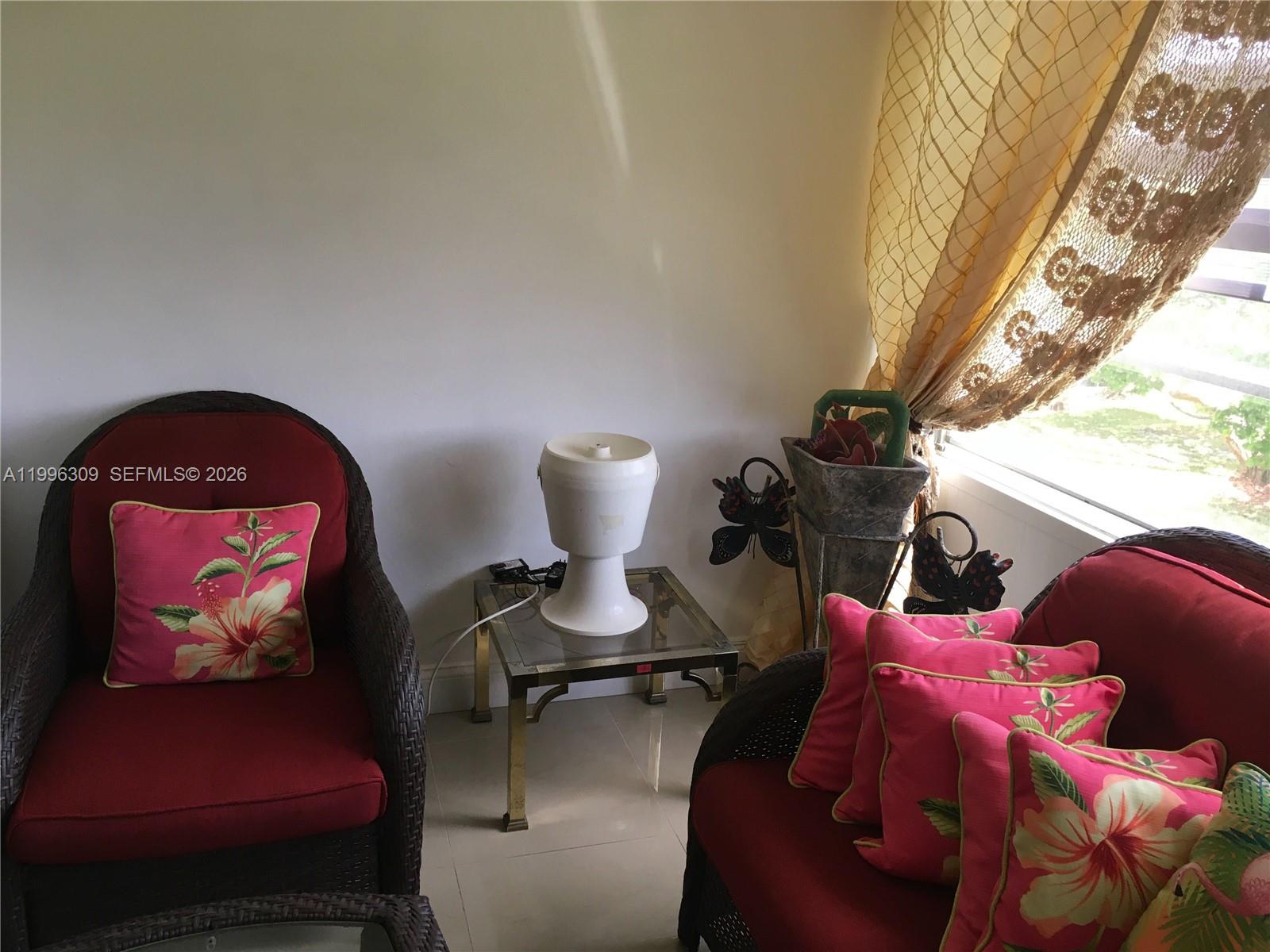 VILLAGE ROYALE GREENHILL - Residential