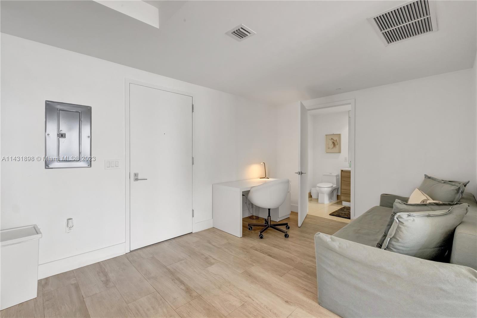 3401 MIDTOWN CONDO - Residential Lease