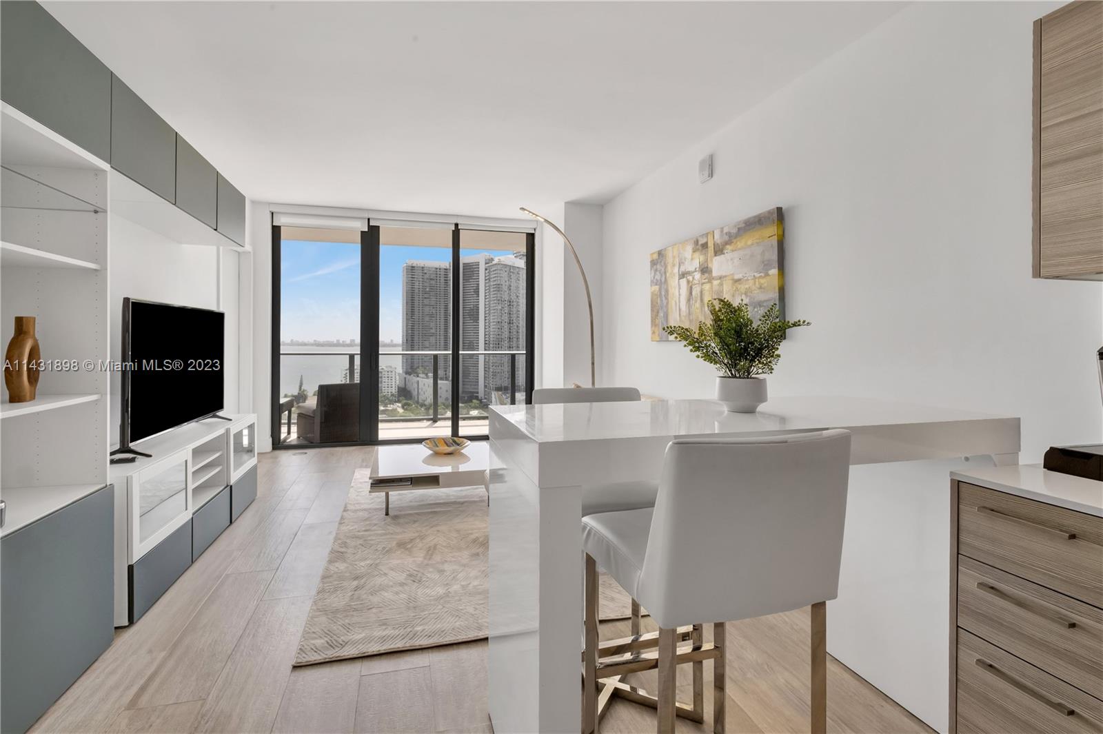 3401 MIDTOWN CONDO - Residential Lease