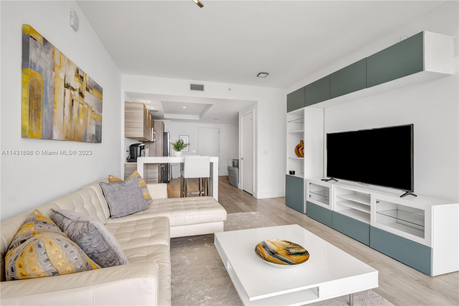 3401 MIDTOWN CONDO - Residential Lease