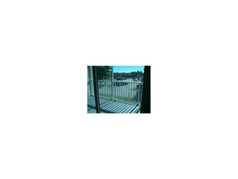 GREAT CONDO WOOD FLOOR TRHOUGHOUT THE UNIT. NICE APPLIANCES. SCREENED BALCONY. WATER AND CABLE INCLUDED IN ASSOCIATION FEE. EASY TO SHOW.EXCELLENT LANDLORD!!!! *****UNIT AVAILABLE OCT. 1/2014******