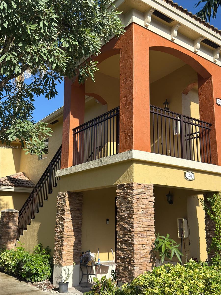 Centrally located 3/2 in Cutler Bay! Spacious unit in a quiet community. Washer/Dryer in unit. Community features pool and other amenities. Freshly painted.