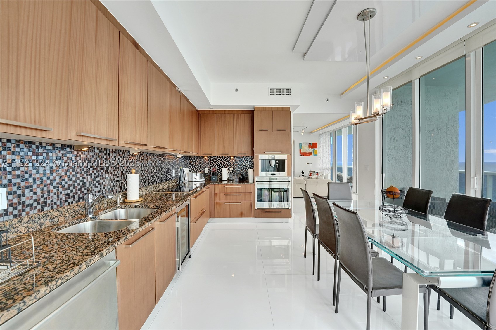 TDR TOWER III CONDO - Residential