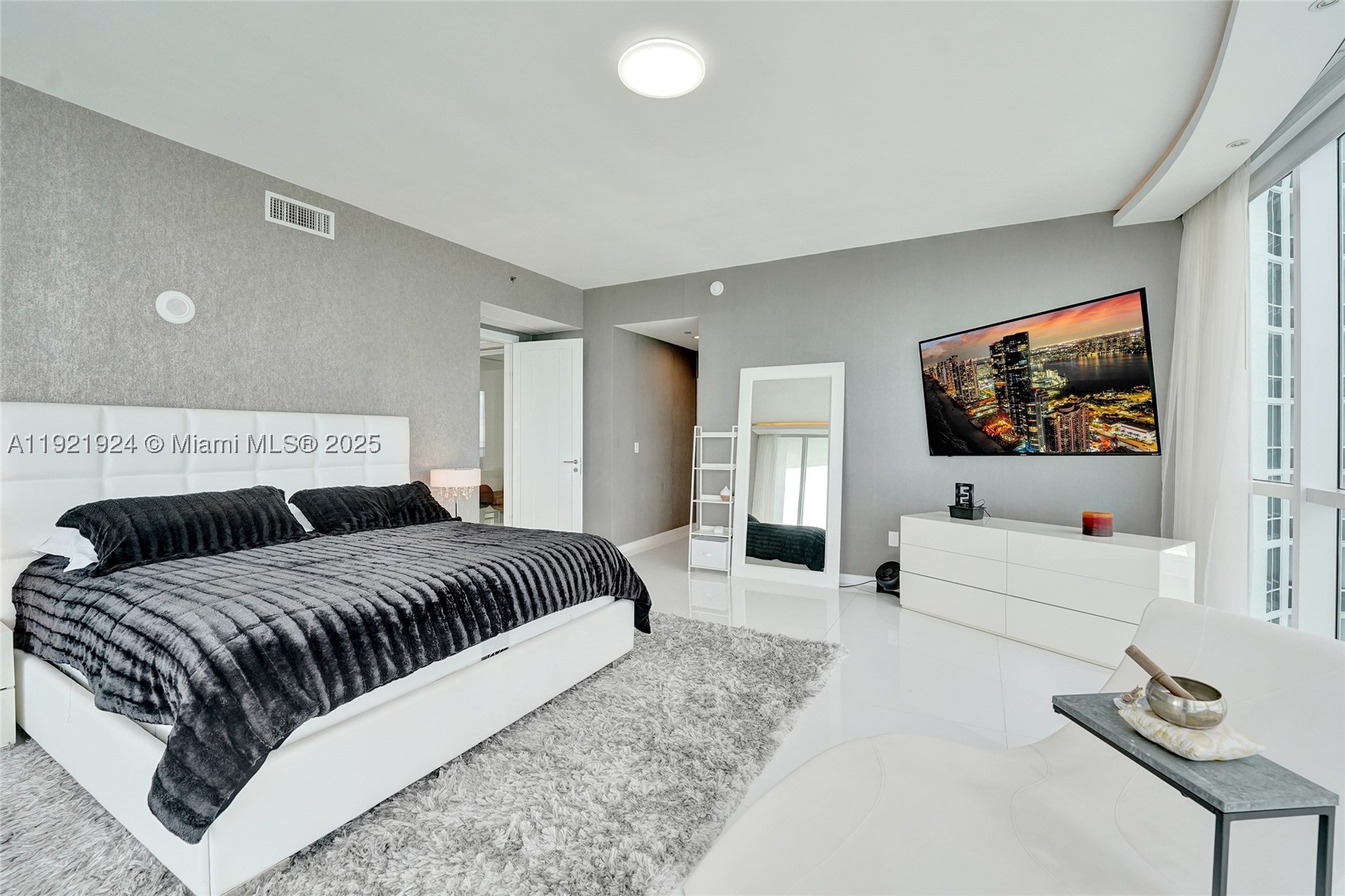 TDR TOWER III CONDO - Residential