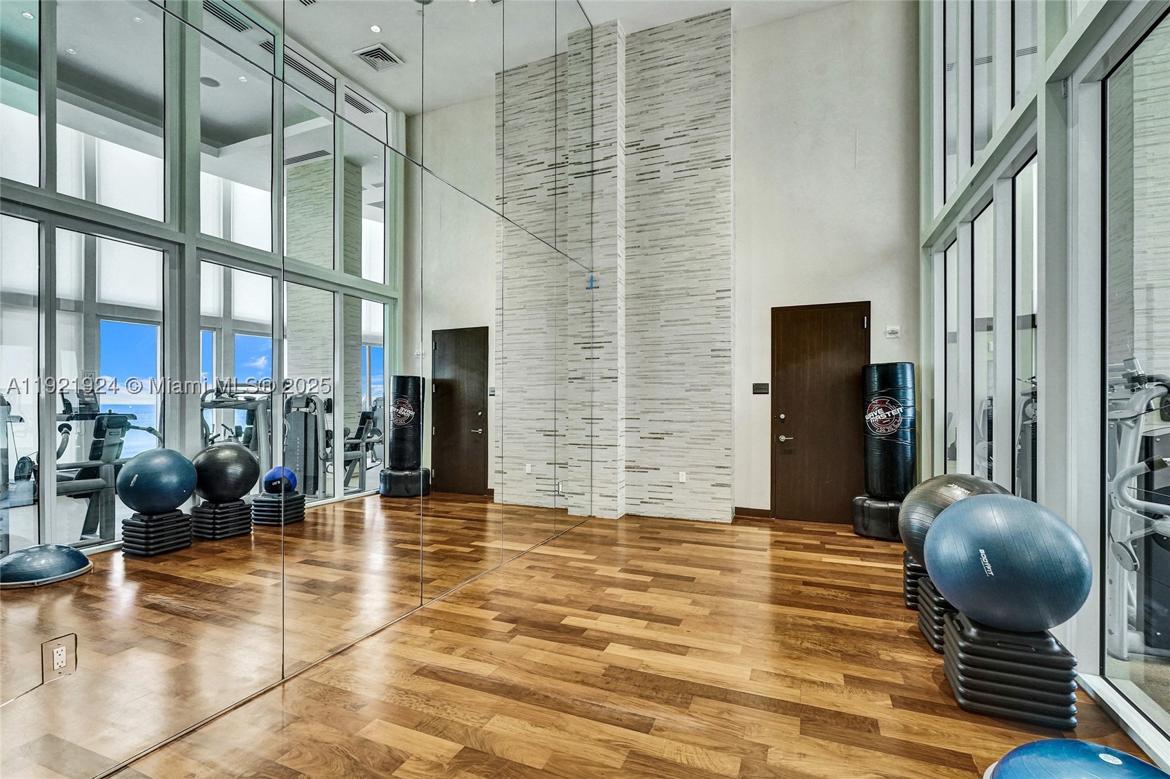 TDR TOWER III CONDO - Residential