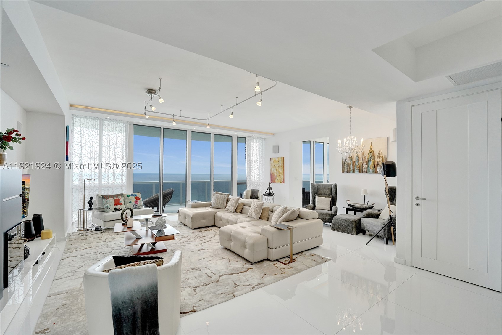 TDR TOWER III CONDO - Residential
