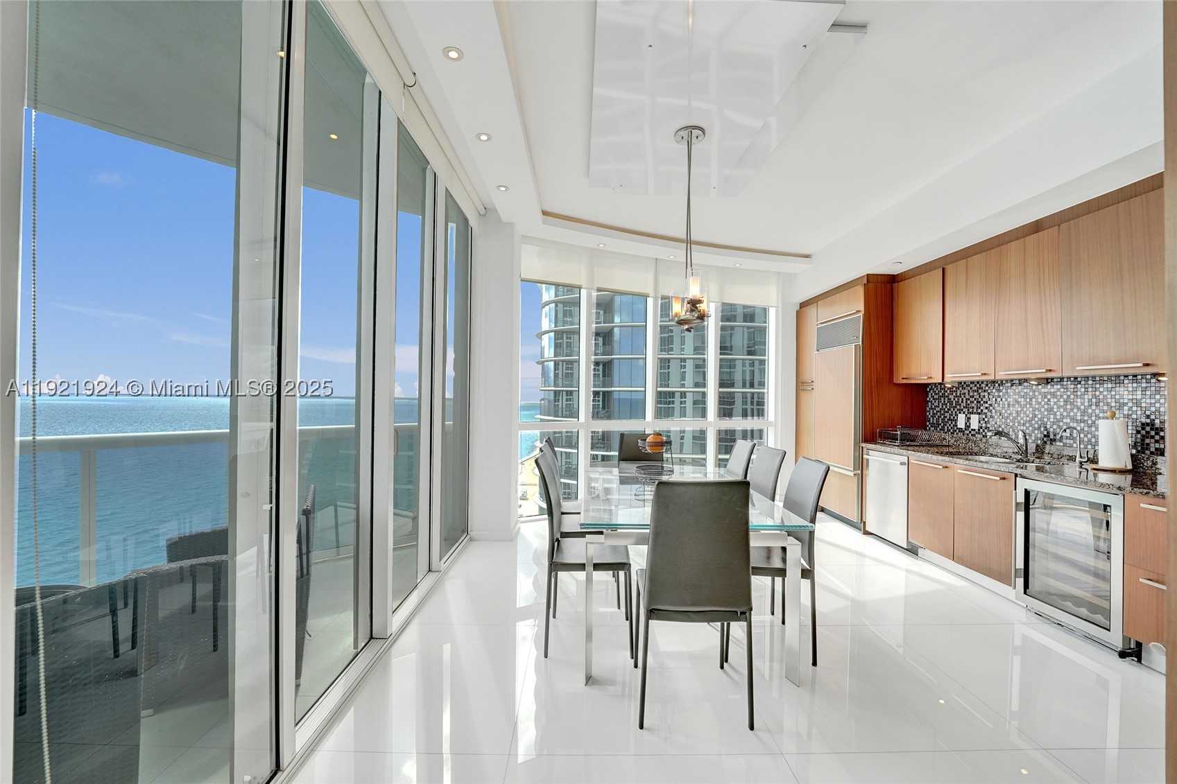 TDR TOWER III CONDO - Residential