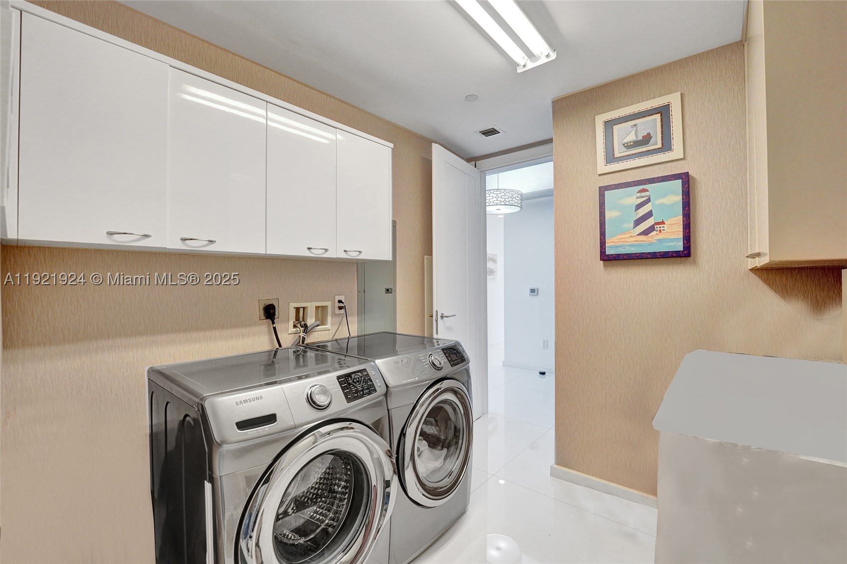 TDR TOWER III CONDO - Residential