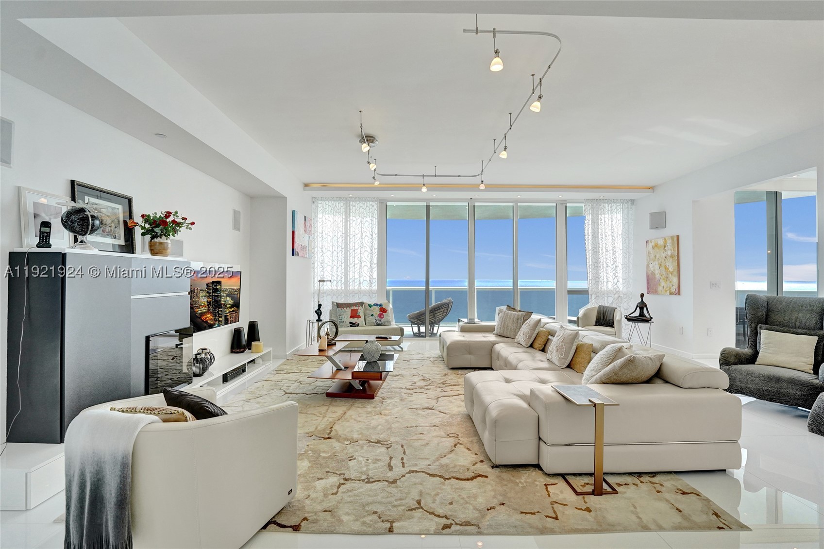 TDR TOWER III CONDO - Residential