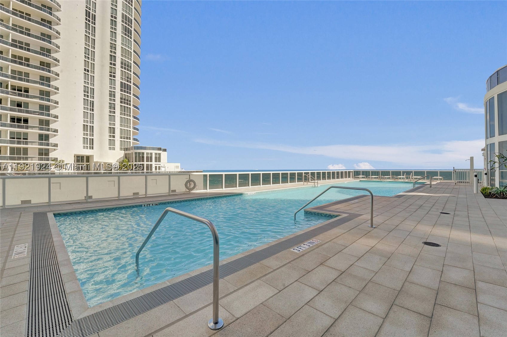 TDR TOWER III CONDO - Residential