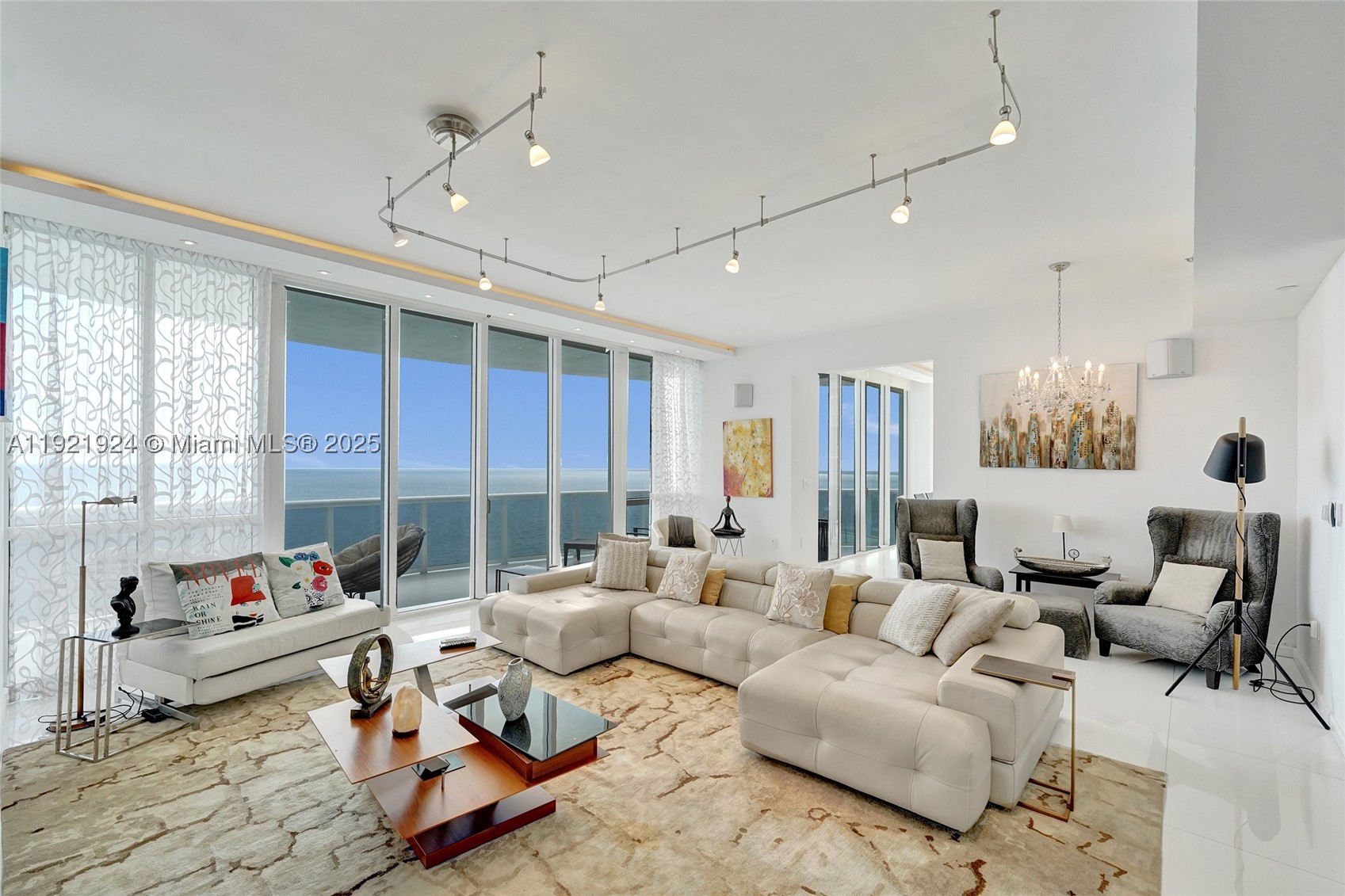 TDR TOWER III CONDO - Residential
