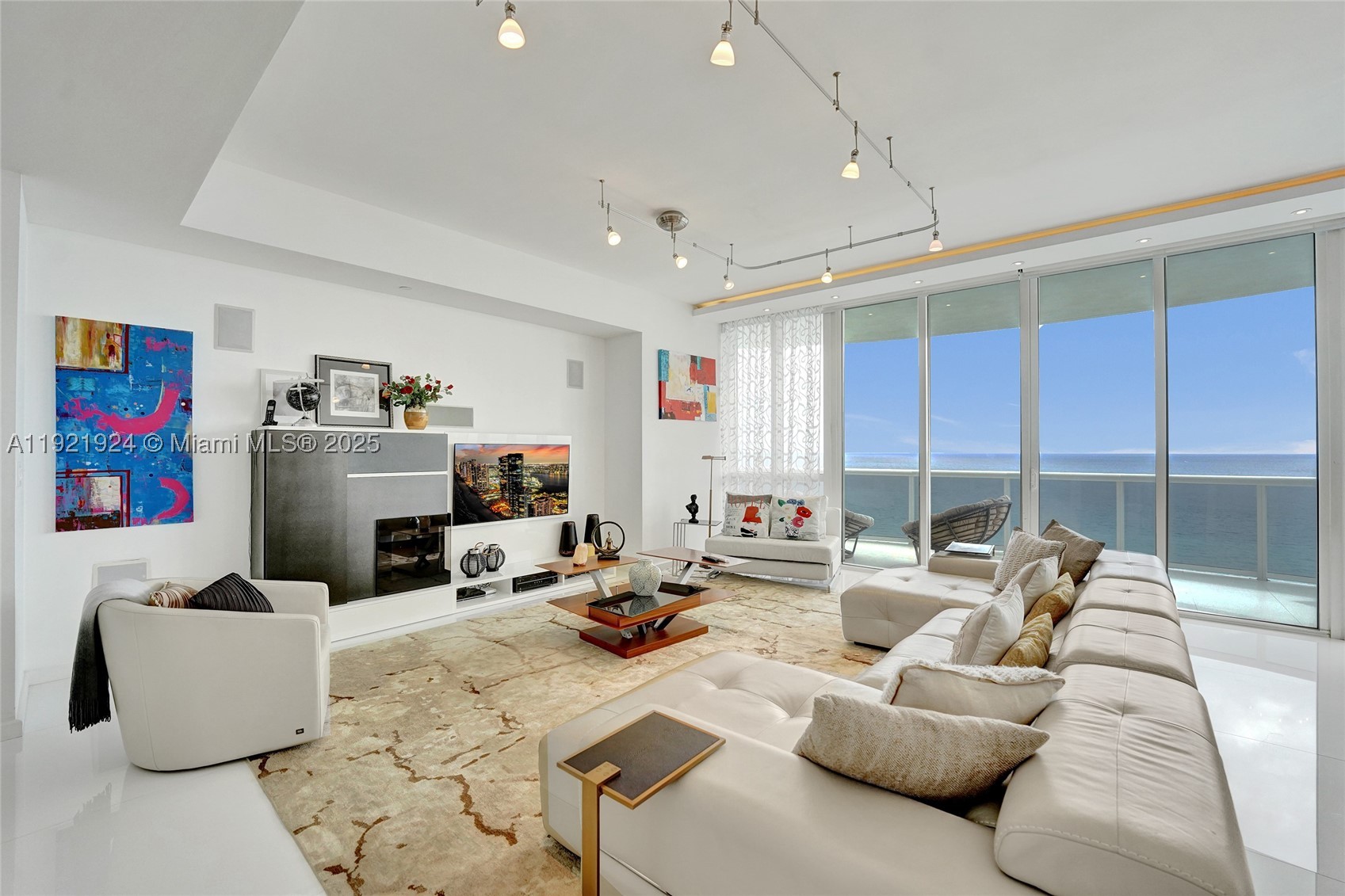 TDR TOWER III CONDO - Residential