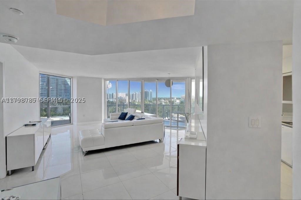 ST TROPEZ OCEAN CONDO - Residential