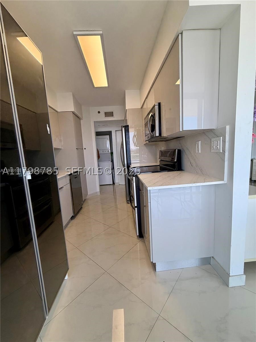 ST TROPEZ OCEAN CONDO - Residential