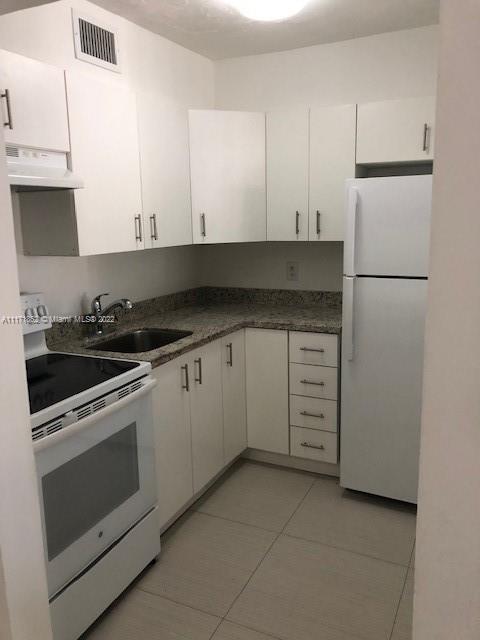 NORTH HOLLYWOOD - Residential Lease