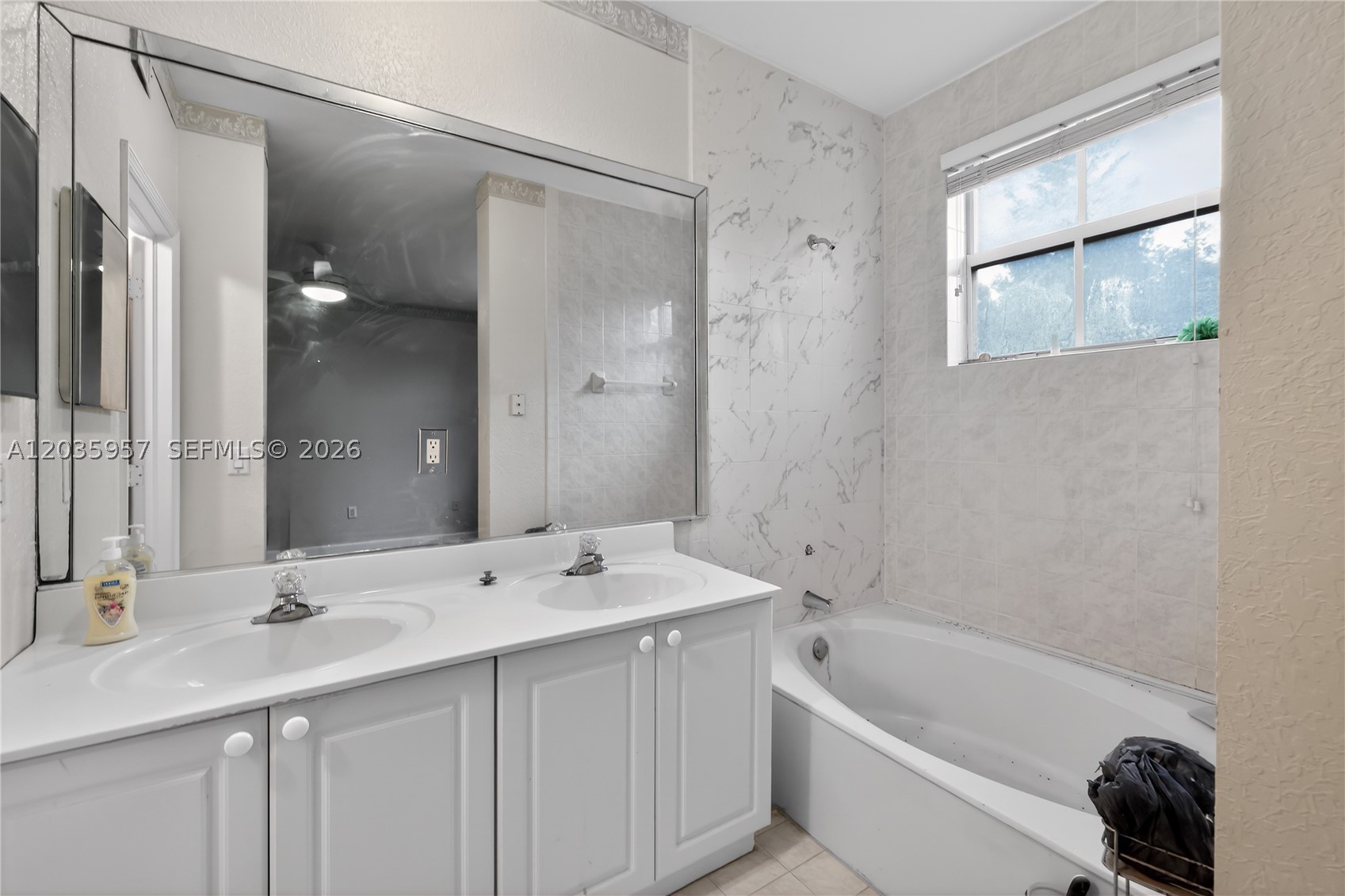 HAWKSNEST 1ST ADDN - Residential