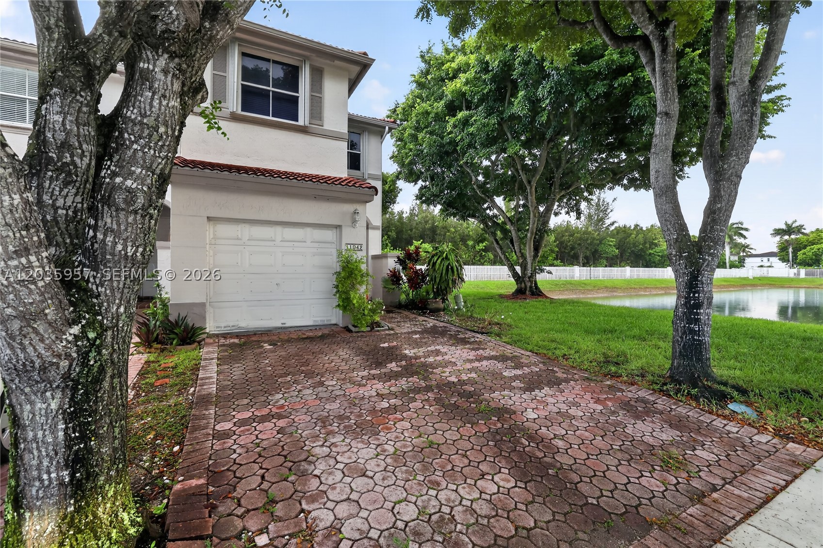 HAWKSNEST 1ST ADDN - Residential