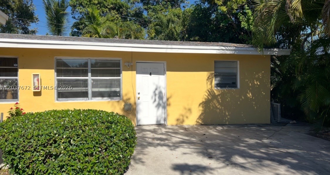 Spacious 2-bedroom, 1-bath duplex in the heart of Dania, offering a bright and comfortable layout with well-sized living spaces and bedrooms. This well-maintained home is conveniently located near shopping, dining, schools, parks, and major highways, providing easy access to everything you need. A great opportunity to enjoy comfortable living in a central and convenient location.