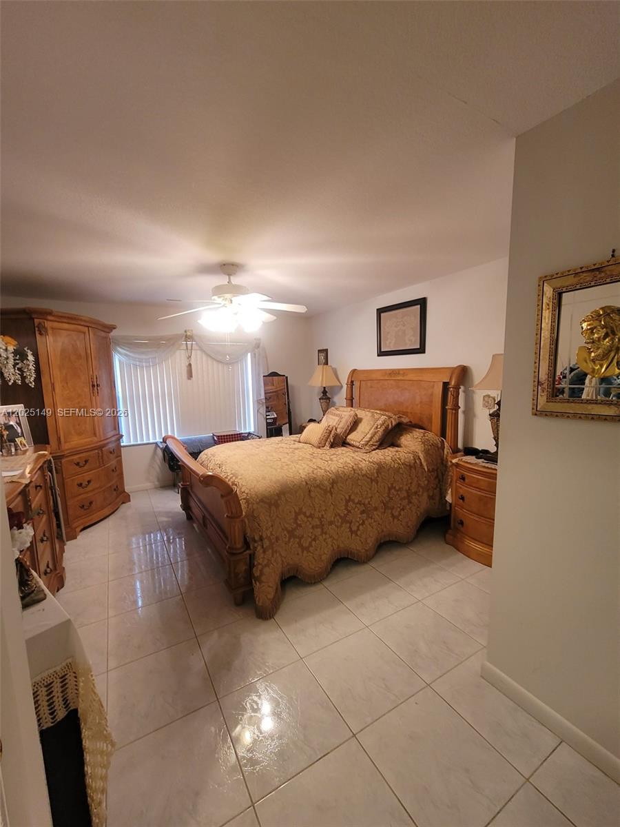 SAVANNAH'S CONDOMINIUM SE - Residential