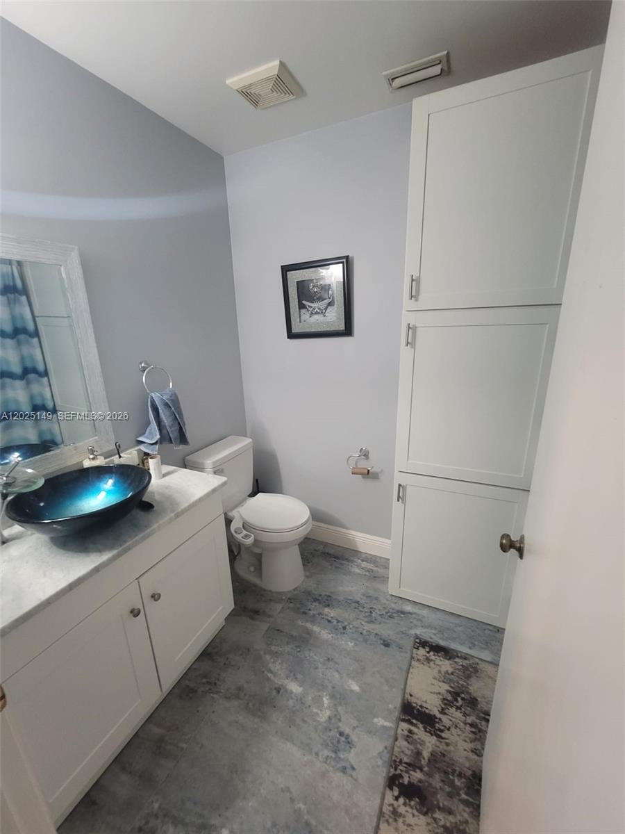 SAVANNAH'S CONDOMINIUM SE - Residential