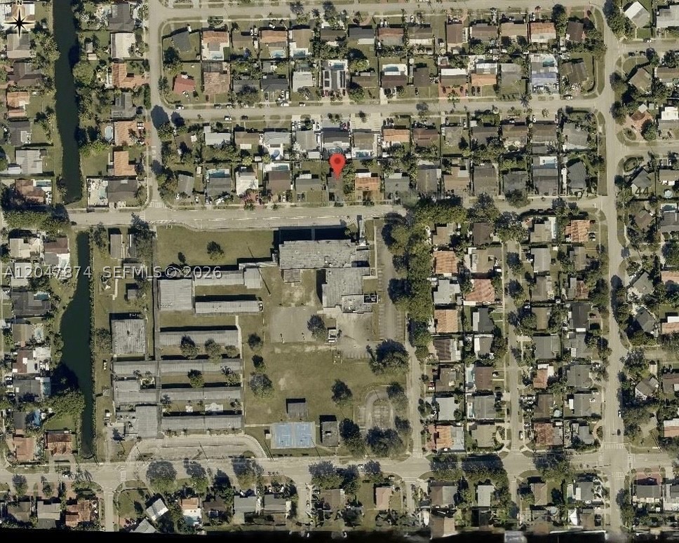 FONTAINEBLEAU GARDENS 1ST - Residential