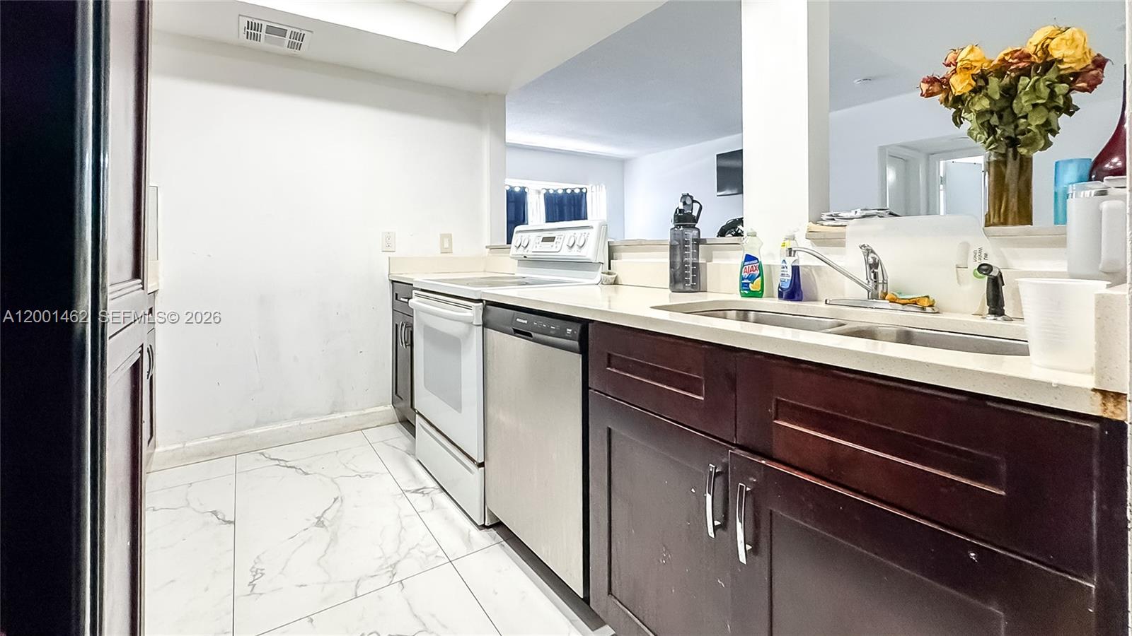 SOMMERSET CONDOMINIUMS - Residential