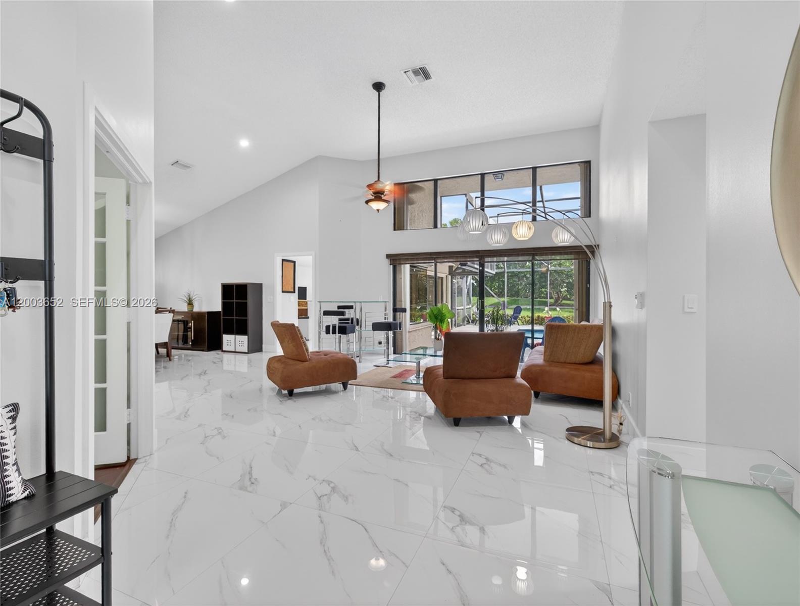 COUNTRY ISLES - Residential