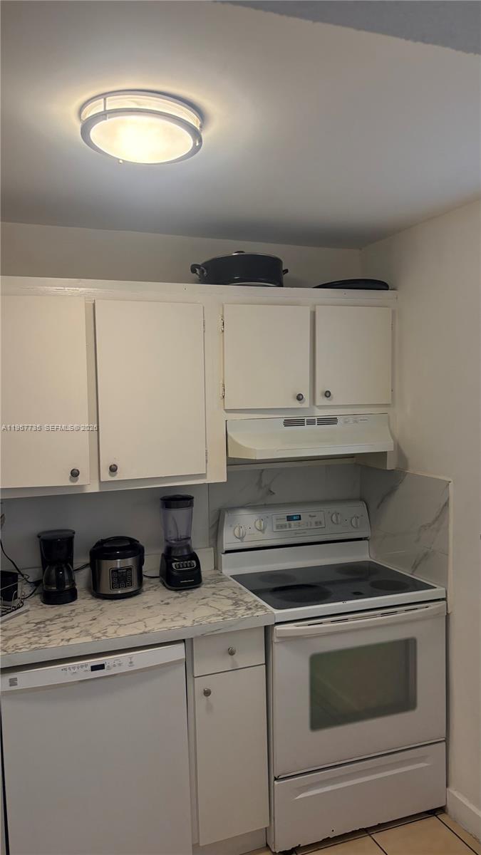 Great Investment opportunity??Well-located first floor condo in desirable Palmetto Bay. Features two assigned parking spaces and convenient access, ideal for homeowners or investors seeking value and location. This well-maintained unit offers 802 sq ft. Just minutes from the expressway, shopping center, and every essential. Ideal for first-time buyer or investors. Don't miss it!