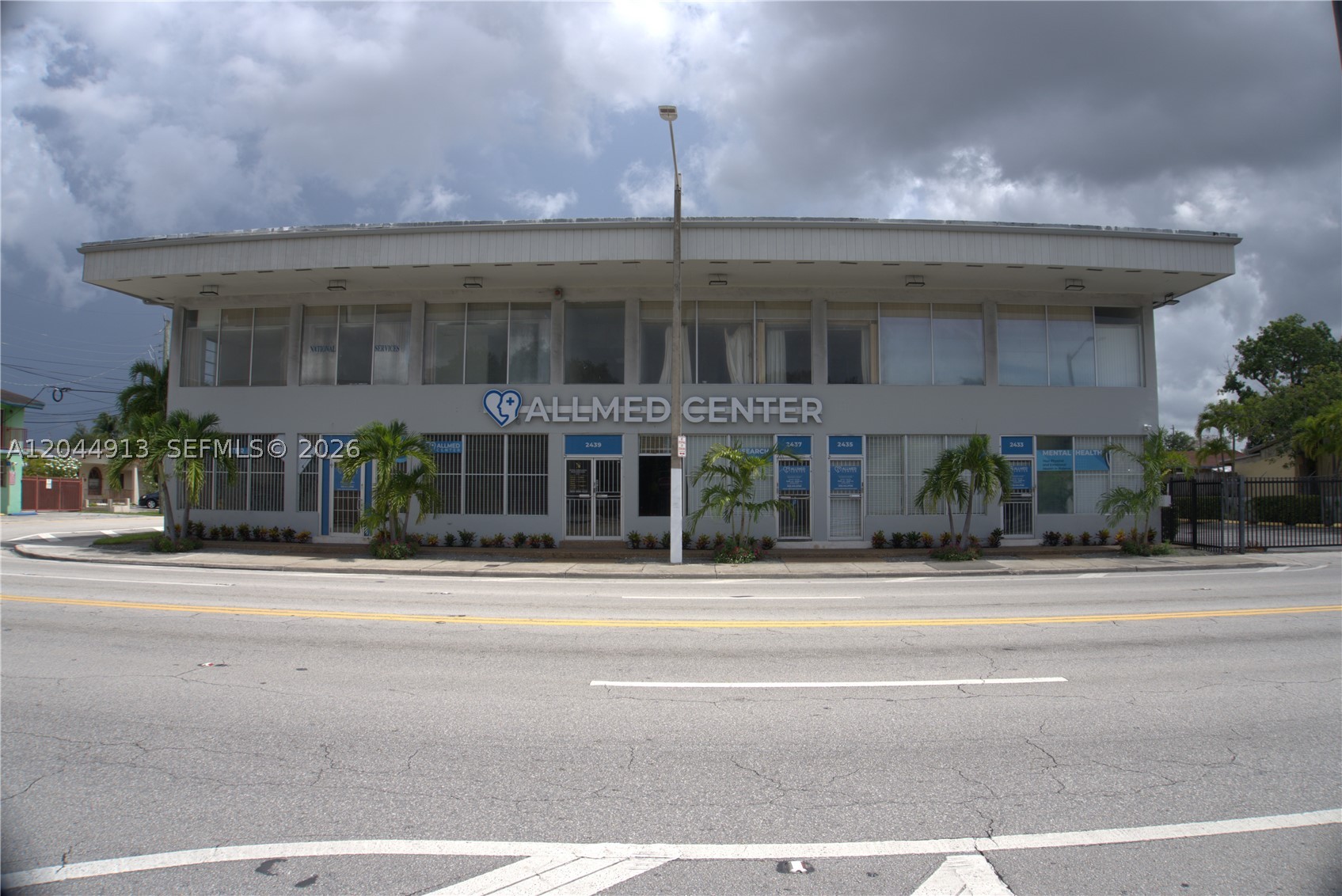 The best building in Miami to rent office space for medical professionals and other businesses—centrally located and with over 30 parking spaces!