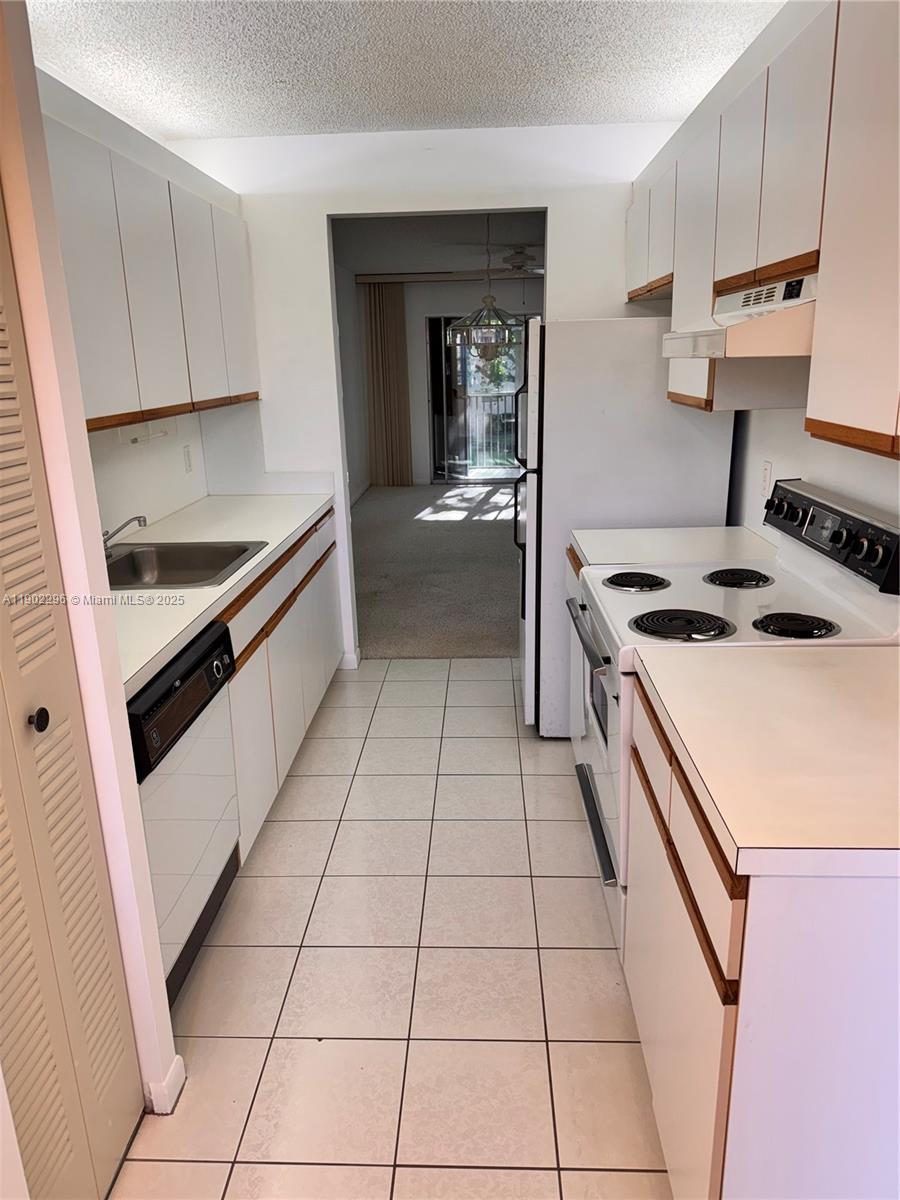 CAMBRIDGE AT CENTURY VILL - Residential Lease