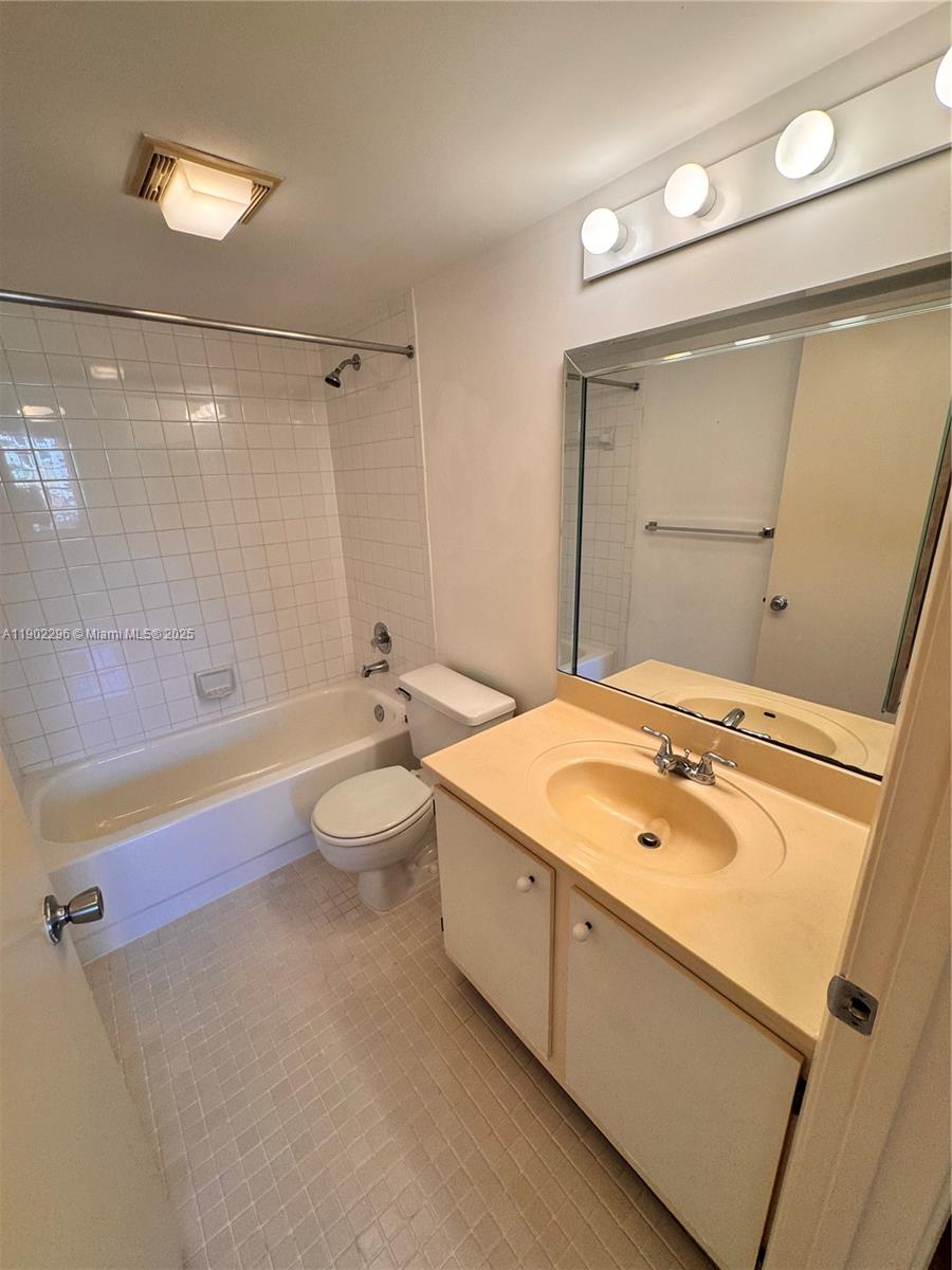 CAMBRIDGE AT CENTURY VILL - Residential Lease