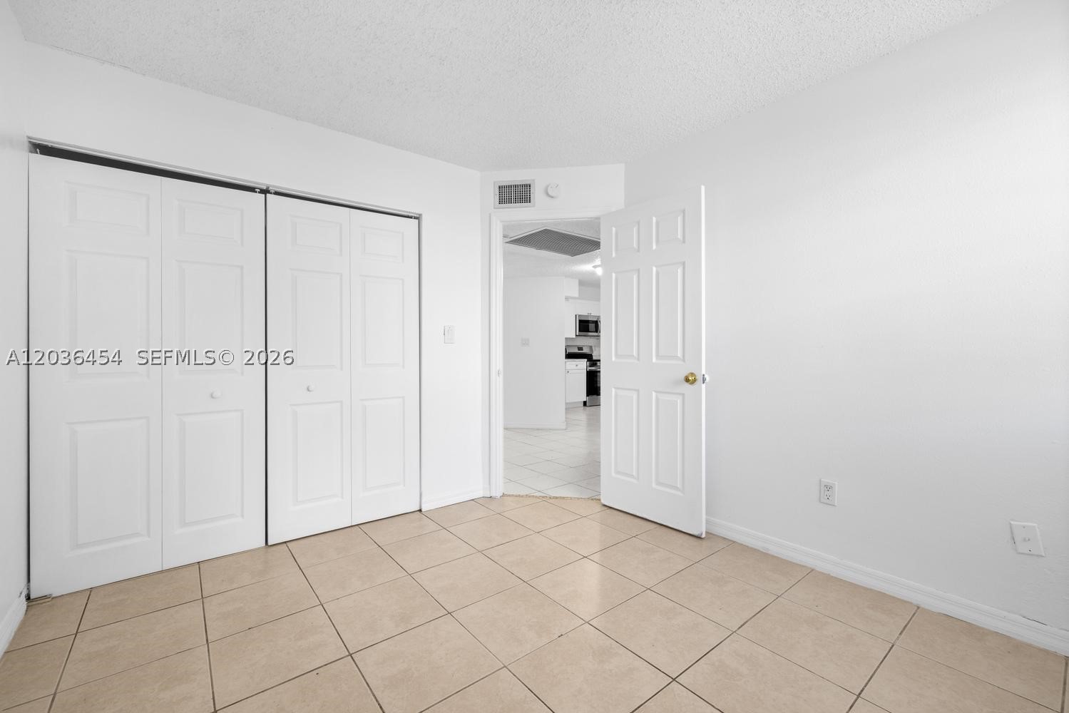 LAKESHORE CONDO I - Residential