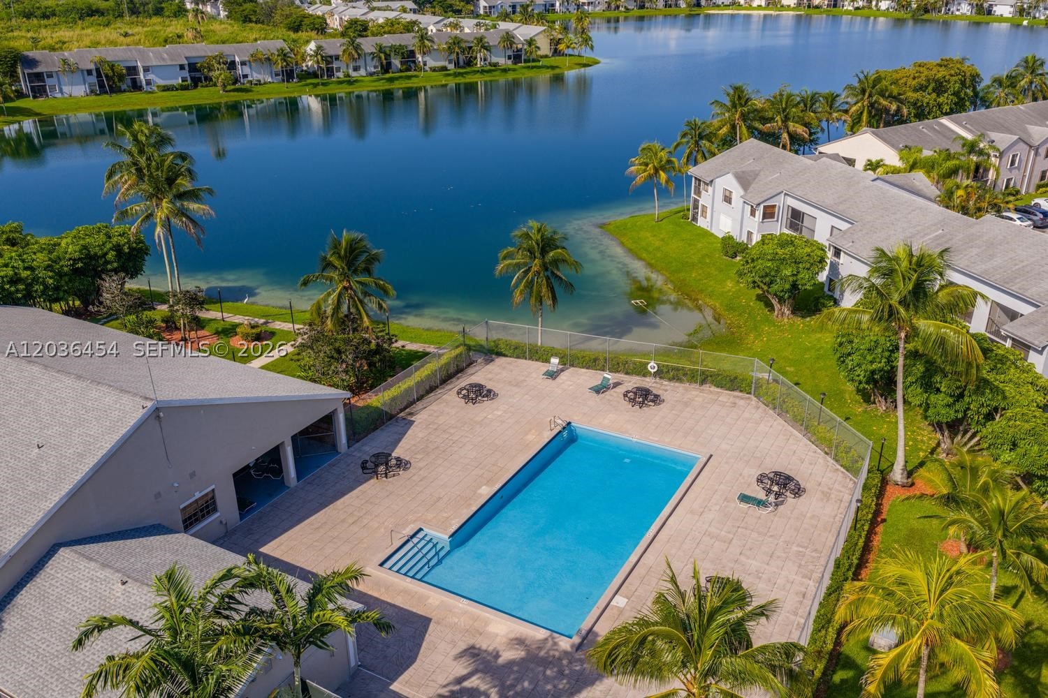 LAKESHORE CONDO I - Residential